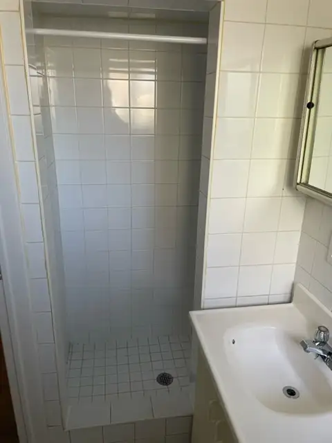 Bachelor Apartments - Ottawa Street in Long Term Rentals in Windsor Region - Image 7