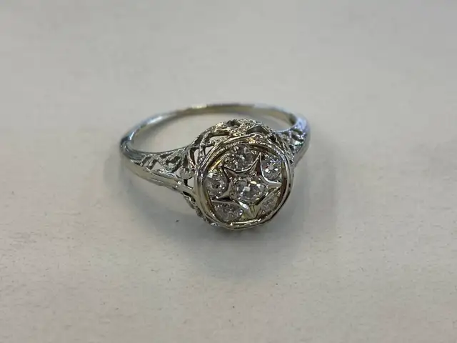 Vintage 18K Gold & Mine Cut Diamond Ring - 0.33TCW in Jewellery & Watches in City of Toronto - Image 5