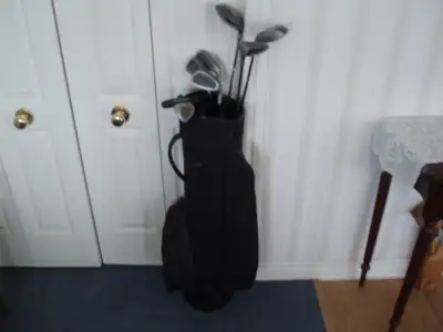 MEN'S RIGHT HANDED  GOLF CLUBS WITH BAG  ( EXCELLENT CONDITION ), View more