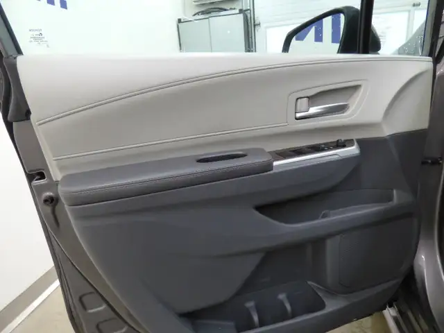 2024 TOYOTA SIENNA XLE HYBRIDE, 8 PASSAGERS, JAMAIS ACCIDENTÉ!!! in Cars & Trucks in City of Montréal - Image 27