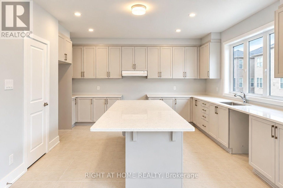 615 CYGNUS STREET Ottawa, Ontario 4