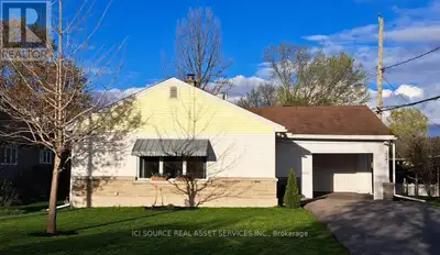 Introducing a charming, bright bungalow for rent in quiet Alta Vista. This home features hardwood fl...