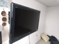 32" SONY Bravia TV for Sale (Model KDL-32L5000) -Moving Sale