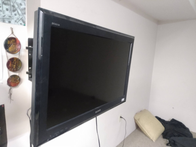 32" SONY Bravia TV for Sale (Model KDL-32L5000) -Moving Sale in TVs in Markham / York Region