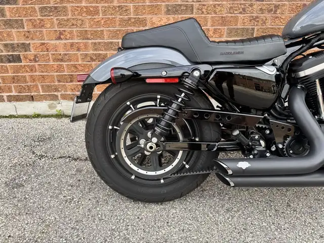 2022 Harley-Davidson Iron 883 **VANCE & HINES PIPES** **TONS OF  in Street, Cruisers & Choppers in Markham / York Region - Image 25