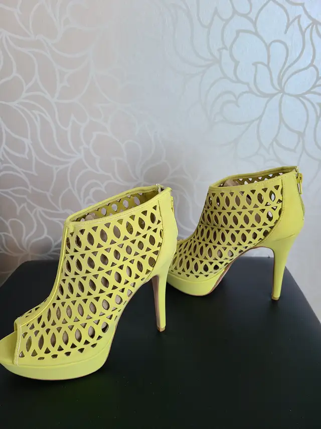 Brand New Women shoes Size 9