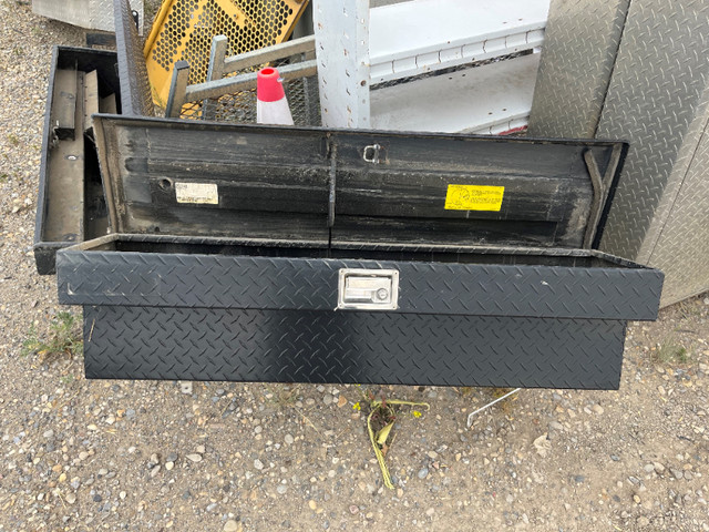 Pair of Lund Black Alumium Toolboxes in Other Parts & Accessories in Calgary - Image 3