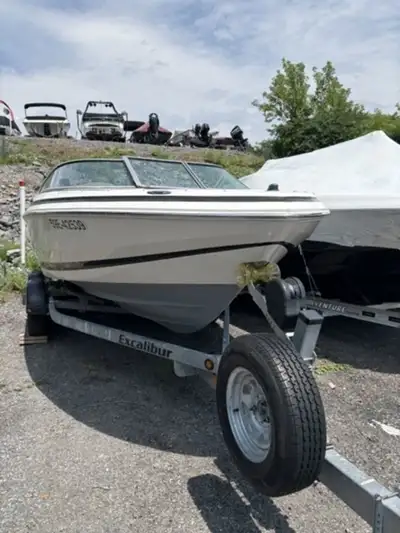 Bay Marine Sales 2003 Regal 2000 ESBOLD SPACIOUSNESS Merc 5.0 MPI 260 hp. New interprotec hull, cove...