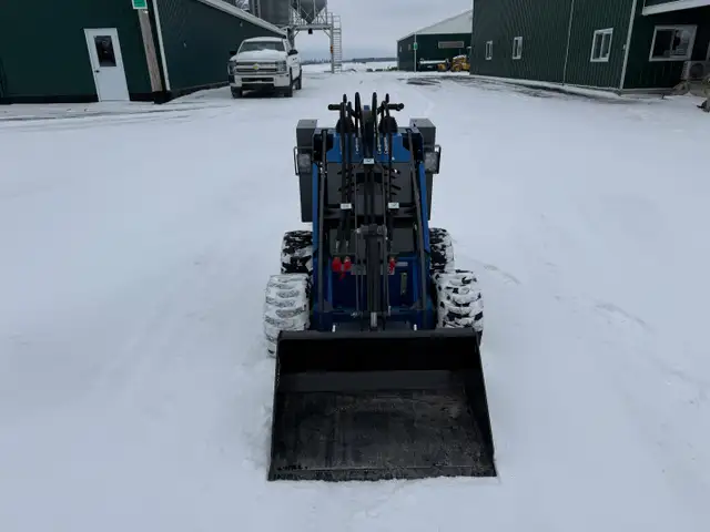 2026 AGT Industrial 1 Ton Stand On Gas Skid Steer (Tracked & Whe in Heavy Equipment in Ottawa - Image 7