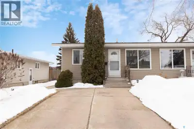 Welcome to this well-maintained 1,008 sq ft Bungalow half duplex nestled in the charming neighbourho...