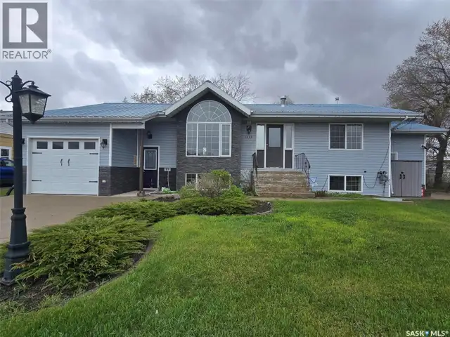 1010 Desmond STREET Grenfell, Saskatchewan in Houses for Sale in Regina - Image 2