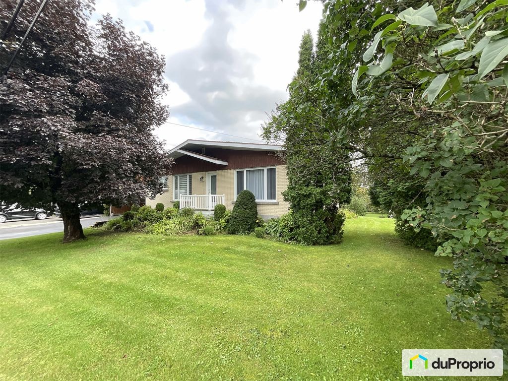 $589,000 - Bungalow for sale in Chicoutimi (Chicoutimi-Nord) — photo 1