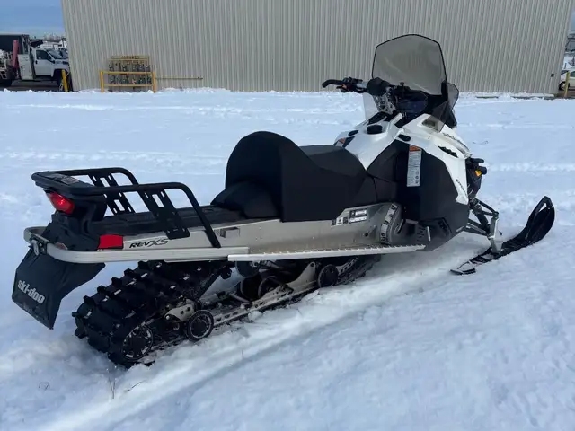 2017 Ski-Doo Expedition REV XS 600 ACE in Snowmobiles in Strathcona County - Image 6