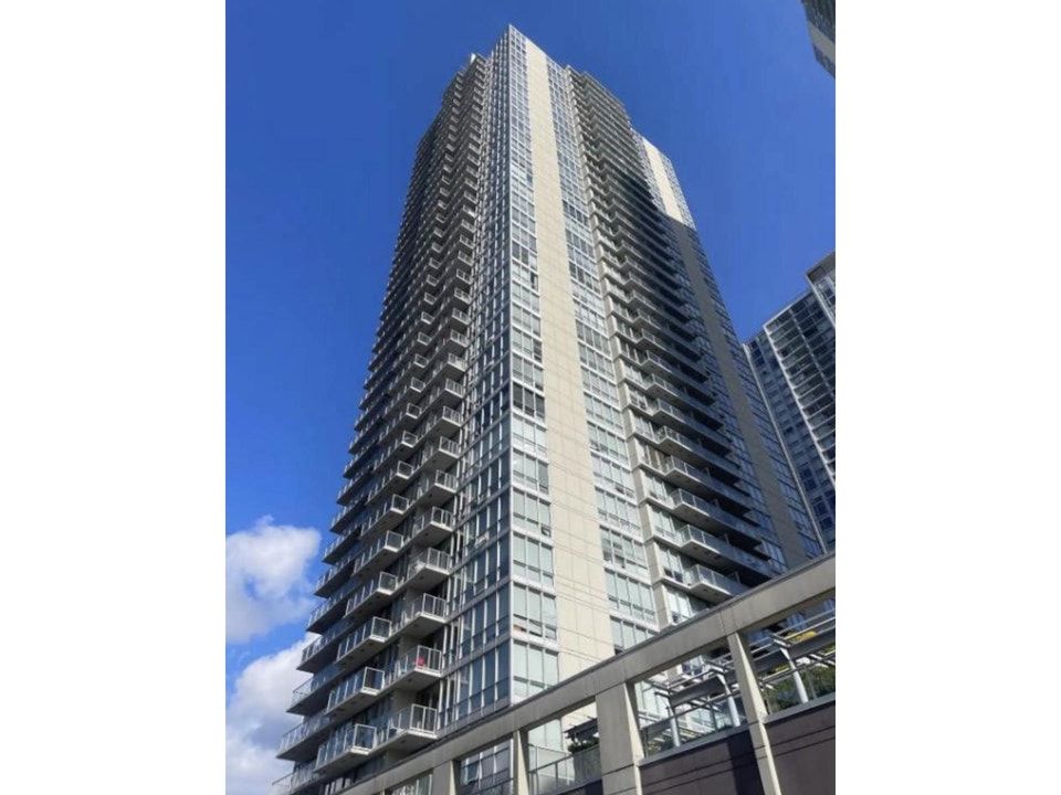 3404 13688 100 AVE Surrey, British Columbia 2