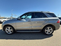 PLEASE NOTE: Any finance deals will have a $1,000 finance fee added to the sales price. 2013 Mercede... (image 3)