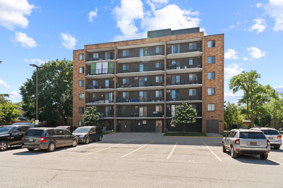 Glenwood Apartments - 2 Bedroom, 1 Bath Apartment for Rent - Win 2