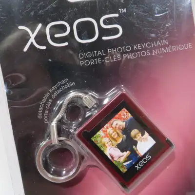-Xeos digital key chain -high resolution 1.5" LCD 128 x 128 pixel color screen displays clear, image...