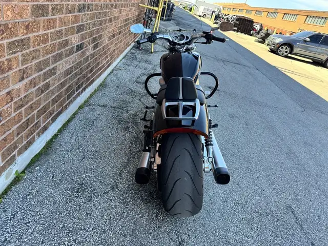 2010 Harley-Davidson V-Rod Muscle **LOW KMS** **EXTRAS** in Street, Cruisers & Choppers in Markham / York Region - Image 18