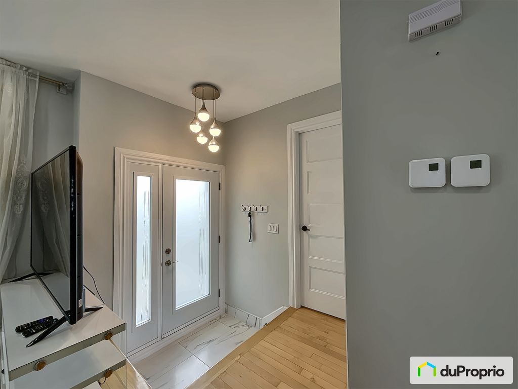 $669,900 - 2 Storey for sale in Longueuil (St-Hubert) — photo 3