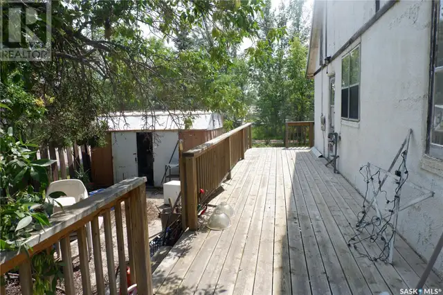 401 6th AVENUE W Assiniboia, Saskatchewan in Houses for Sale in Moose Jaw - Image 4