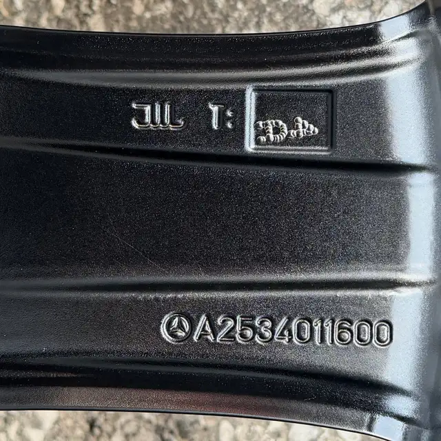Mercedes GLC 300 19 Inch *OEM* Wheels & Snow Tires in Tires & Rims in City of Toronto - Image 10