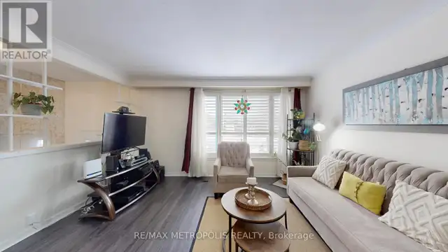 68 Paulvale Crescent Toronto (York University Heights), Ontario, photo 4 of 4