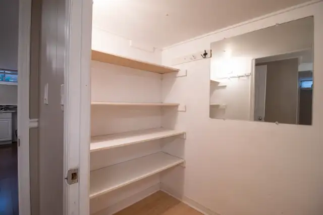 **ALL INCLUSIVE** BEAUTIFUL 1 BEDROOM UNIT IN THE NORTH END!! in Long Term Rentals in St. Catharines - Image 12