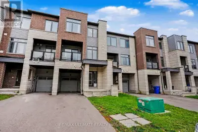 Welcome to this beautifully maintained 3-bedroom executive freehold townhouse in Newmarket's sought-...