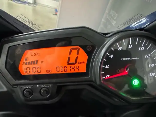 2009 Yamaha FZ6 in Sport Bikes in Drummondville - Image 13