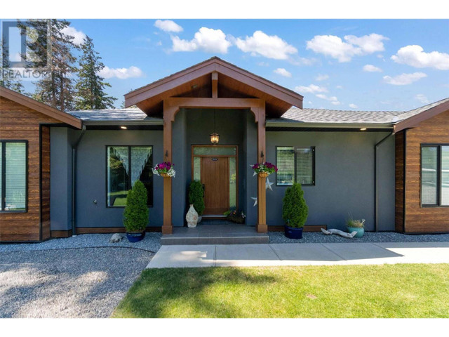 4040 20 Street NE Salmon Arm, British Columbia in Houses for Sale in Vernon - Image 2