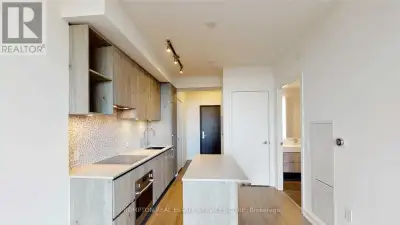 No.1 Yorkville Condo, Fantastic Location, Unblocked East View, 24 Hrs Concierge And Security, 9' Cei...