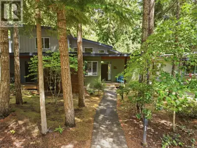TAKE ADVANTAGE of HIGH SEASON CASH FLOW NOW!! This spacious high vault ceiling two-bedroom half dupl...