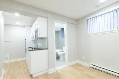 semi-basement studio apartment near blvd St-Laurent - ID 2034