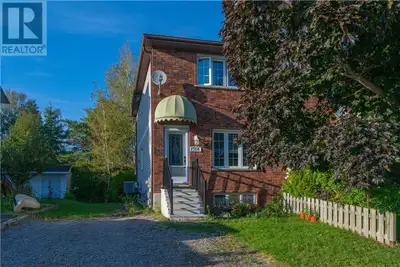 This move-in ready semi-detached home is located in one of New Sudbury’s most sought-after neighborh...