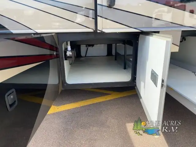 2018 Fleetwood RV Discovery 38K only 14,584 Miles in RVs & Motorhomes in Moncton - Image 60