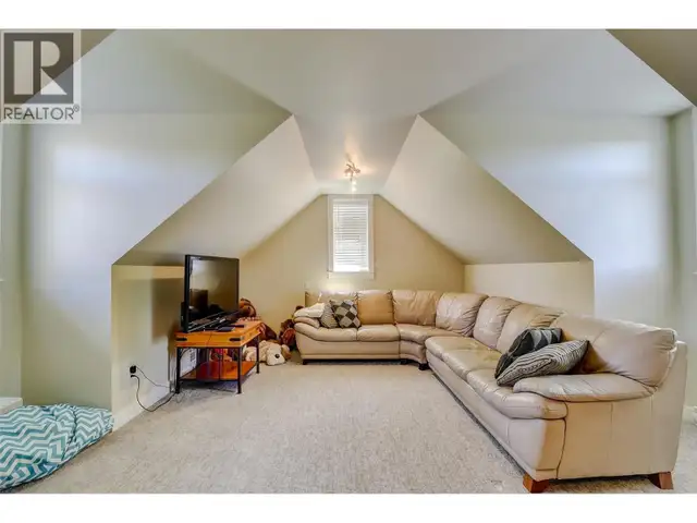 3672 Luxmoore Road Kelowna, British Columbia in Houses for Sale in Penticton - Image 40