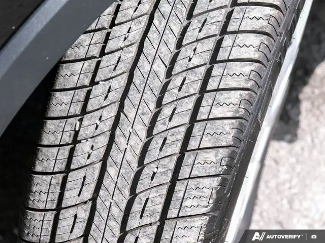 2022 Toyota C-HR LE | Accident Free | Backup cam in Cars & Trucks in Oshawa / Durham Region - Image 26