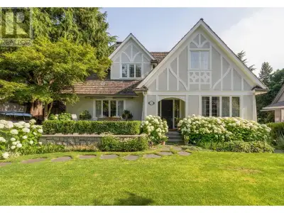 Nestled on one of Shaughnessy´s most Coveted & Quiet Streets, a distinguished 6 Bed, 5.5 Bath Family...