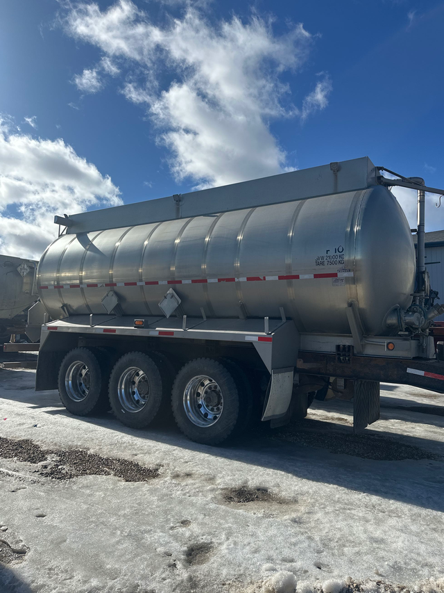 2013 TREMCAR 22215L Tri/A Stainless Steel Pup Tank Trailer in Heavy Equipment in St. Albert - Image 9