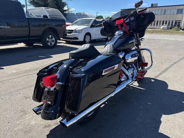 2023 Harley-Davidson Street Glide ~ STREET GLIDE ~ CANANDIAN ~ 1 in Sport Touring in City of Toronto - Image 6