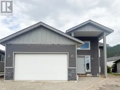 Perfect Brand New Home with Suite Potential – Chase Built by Springwater Developments, this brand-ne...