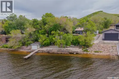 Welcome to your Echo Lake escape! Situated on a generous 0.35-acre waterfront lot with an impressive...