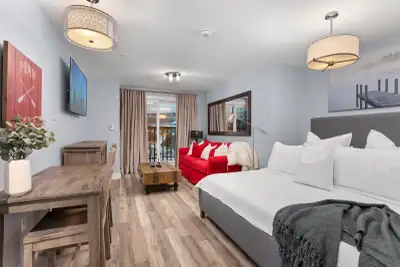 Welcome to effortless condo living at Lakeside Lodge at Deerhurst Resort. Unit 206 is a turnkey bach...