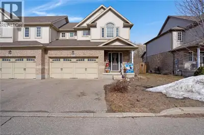 Welcome to 4-214 Snyder’s Road East in the charming community of Baden- a rarely available semi-deta...