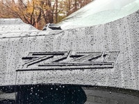 Powerful 5.3L V8 engine with 4x4 capability - Advanced navigation system for seamless connectivity -... (image 7)