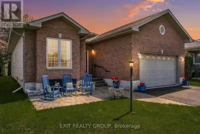 EXIT TO THE COUNTY! WELLINGTON ON THE LAKE ADULT LIFESTYLE COMMUNITY. FREEHOLD. Thoughtfully designe...