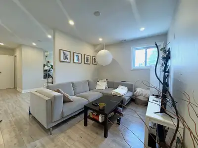 154 Ossington Ave. Apt 2