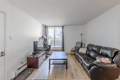 Appartement 4 et demi tout inclus dans l’immeuble Le Confluent situé dans le paisible secteur de Cha...