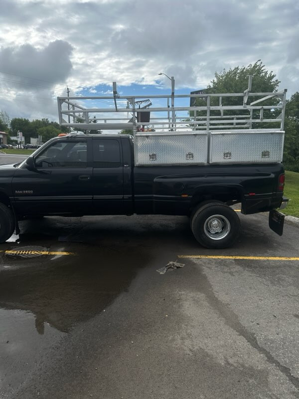 2001 Dodge Ram 3500 in Cars & Trucks in Ottawa