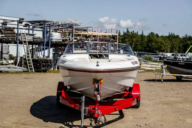 2006 Chaparral 18 SSI in Powerboats & Motorboats in Rimouski / Bas-St-Laurent - Image 4